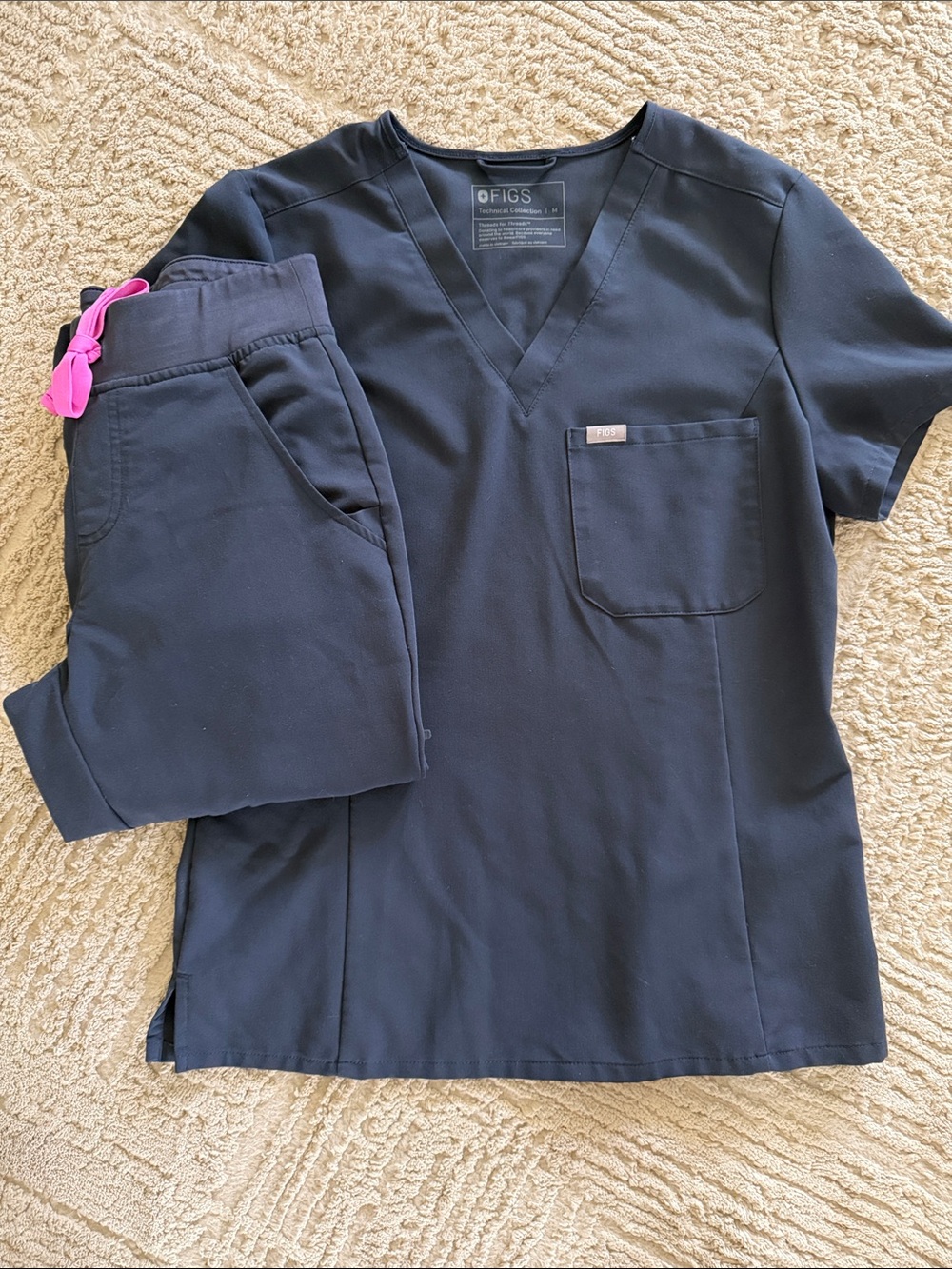 ⭐️🩷 NIGHT SKY Figs Catarina ’Slim fit’ scrub top 🩷⭐️